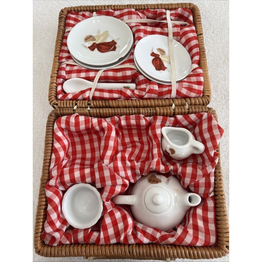 Vintage Children's Tea Set With Basket Read Plates Cup Spoon Read‎ Description
